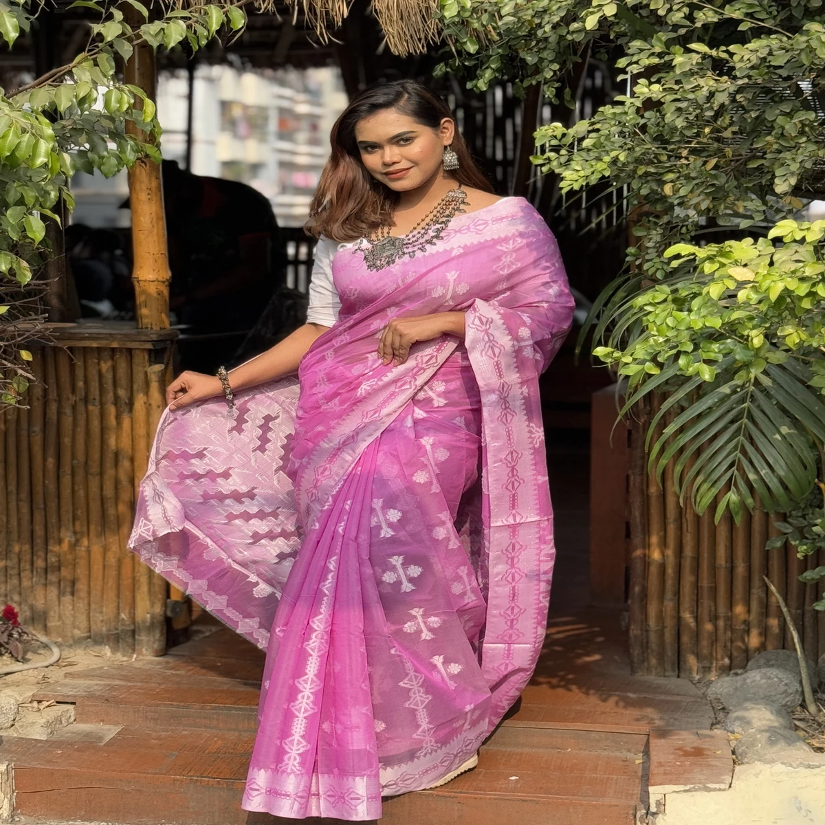 তানহা ফ্যাশন এর টেন সিল্ক হাইব্রিডের জামদানী মুন লং শাড়ি