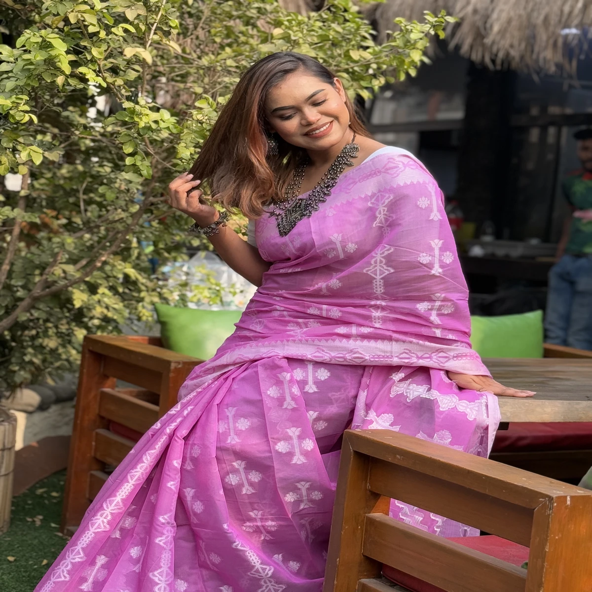 তানহা ফ্যাশন এর টেন সিল্ক হাইব্রিডের জামদানী মুন লং শাড়ি