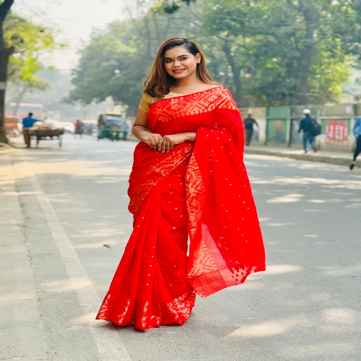 তানহা ফ্যাশন এর টেন সিল্ক হাইব্রিডের জামদানী মুন লং শাড়ি